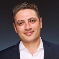 Robert Khachatryan - Headshot 