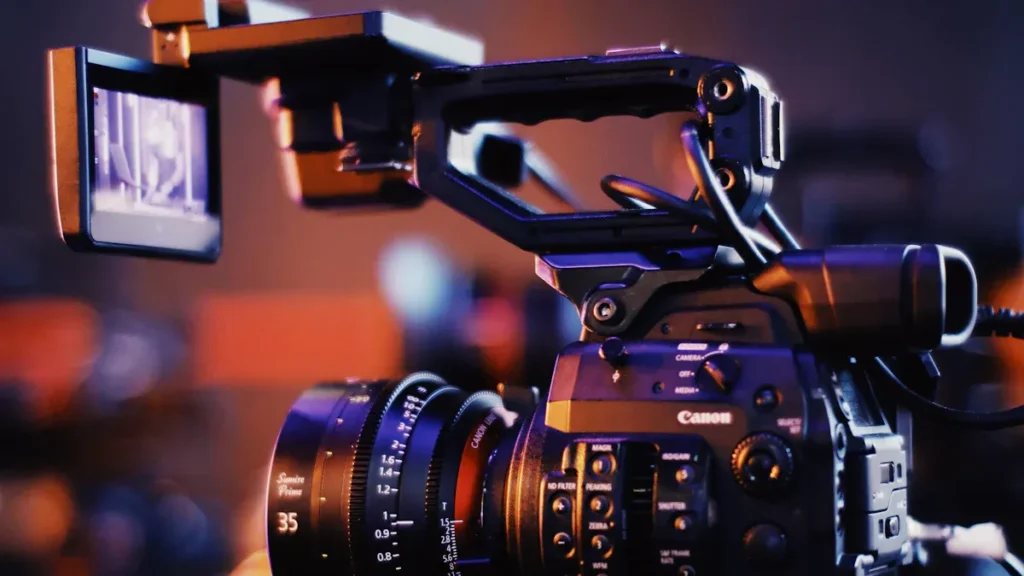 Cinema Cameras vs. Mirrorless Cameras: The Ultimate 2025 Face-Off