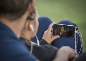 How Video Retention Rates Differ Between Short and Long Content