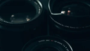 Should You Choose Zoom or Prime Lenses in 2025